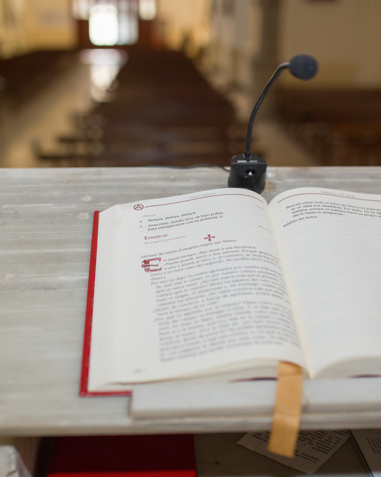 Biblia en el púlpito